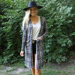AND THE WHY Clothing Co. NWT Snakeskin Print Duster Cardigan Size Small